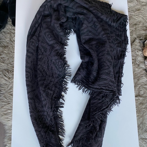 Aritzia Accessories - Aritzia scarf
